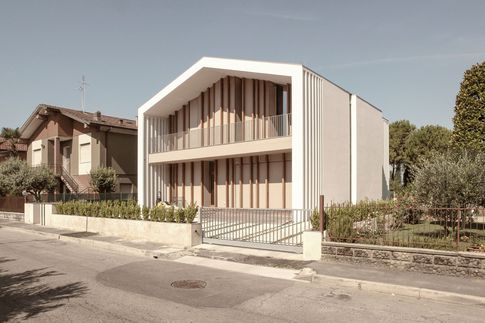 Facciata in stile minimal di null di ellevuelle architetti Facciata in stile minimal di null di ellevuelle architetti