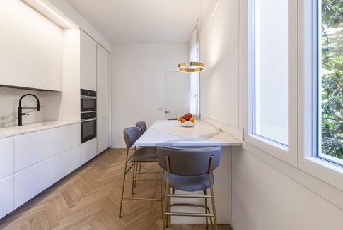 Cucina in stile contemporaneo di 17 di Studio Dom