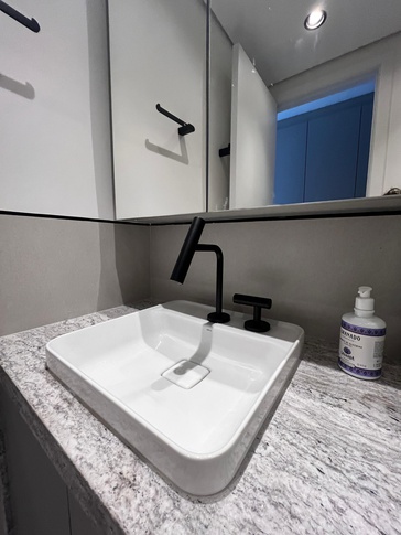 Bagno in stile moderno di 3 di Guzlive