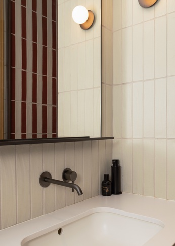 Bagno in stile contemporaneo di 20 di NOMADE ARCHITETTURA