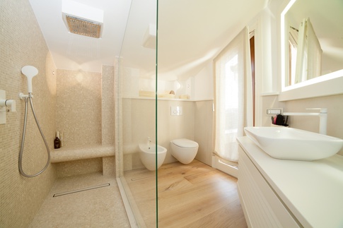 Bagno in stile contemporaneo di 8 di Elena Vigano' Architetto Bagno in stile contemporaneo di 8 di Elena Vigano' Architetto