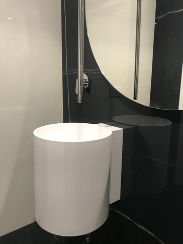 Bagno in stile contemporaneo di 3 di IMA STUDIO Bagno in stile contemporaneo di 3 di IMA STUDIO