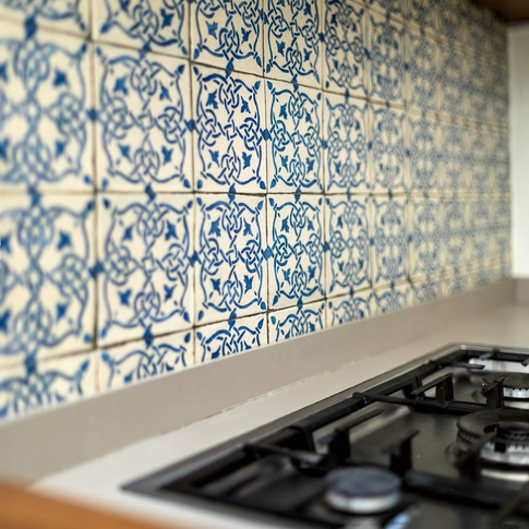 Cucina in stile mediterraneo di 8 di Valentina Garraffa architetto light designer