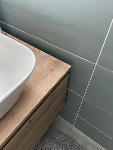 Bagno in stile moderno di 5 di Silvia Aquilani . Design studio