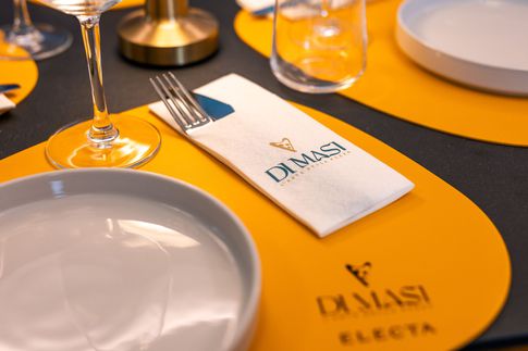 Sala da Pranzo in stile contemporaneo di 24 di Marsillo Architetti