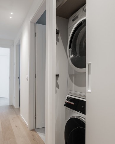 Corridoio in stile moderno di 5 di Annalisa Carli Architetto