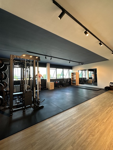 Palestra in stile moderno di 65 di Studio LABventinove