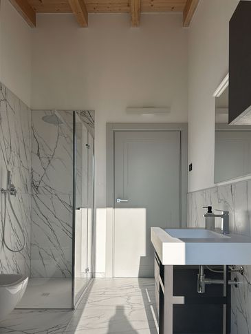Bagno in stile contemporaneo di 6 di Giulia Dagheti Architetto