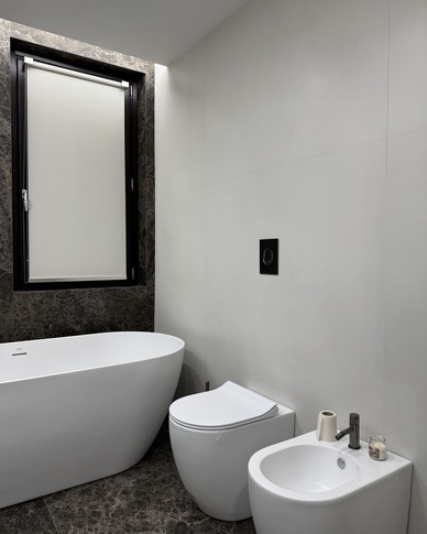 Bagno in stile contemporaneo di 7 di IMA STUDIO Bagno in stile contemporaneo di 7 di IMA STUDIO