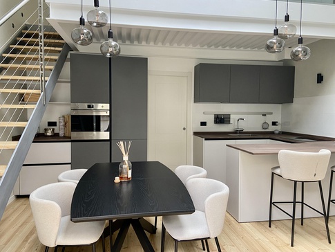 Open Space in stile contemporaneo di 24 di FCInteriorDesignStudio |