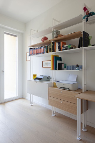 Studio in stile contemporaneo di 12 di Elena Russo Interiors Studio in stile contemporaneo di 12 di Elena Russo Interiors