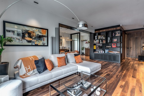Soggiorno in stile contemporaneo di 20 di MOB Architects