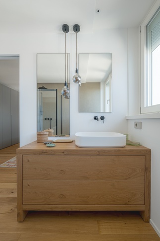 Bagno in stile contemporaneo di 20 di Nicoletta Zanella