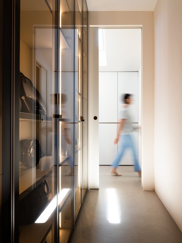 Corridoio in stile soft industrial di 6 di Simona Fogalesi interior designer