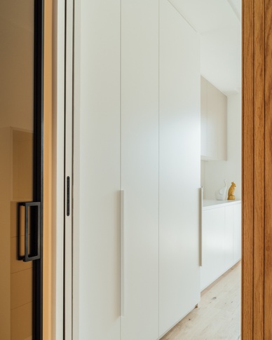 Lavanderia in stile contemporaneo di 8 di Francesco Cardano Interior Designer