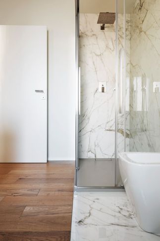 Bagno in stile minimal di 6 di Seimanistudiodesign