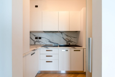 Open Space in stile moderno di 30 di Marco D'Andrea Architettura + Interior Design