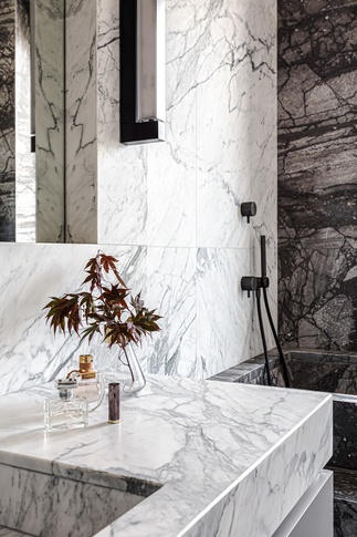Bagno in stile moderno di 9 di NOMADE ARCHITETTURA