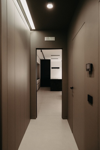 Open Space in stile minimal di 100 di Architetto Michelangelo Todisco Open Space in stile minimal di 100 di Architetto Michelangelo Todisco