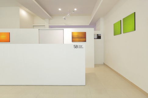 Open Space in stile contemporaneo di 120 di Paolo Basco Architetto