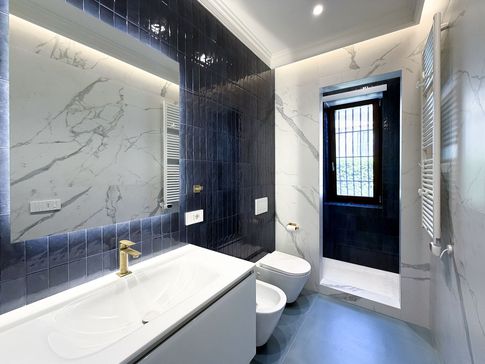 Bagno in stile contemporaneo di 7 di Studio Gaetano Riccardelli Bagno in stile contemporaneo di 7 di Studio Gaetano Riccardelli