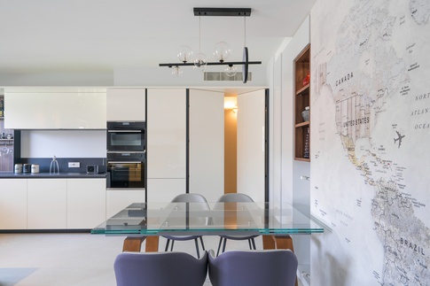 Open Space in stile moderno di 40 di VALENTINA AUTIERO    architecture │ interiors │ design projects