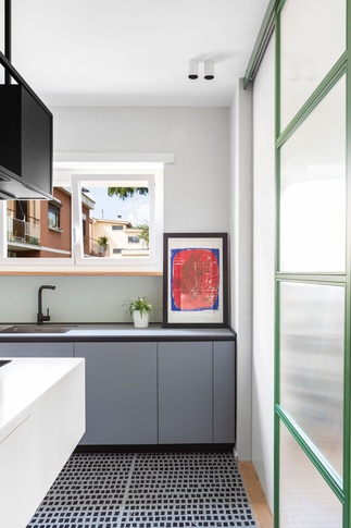 Cucina in stile contemporaneo di 15 di PERIMETRI studio