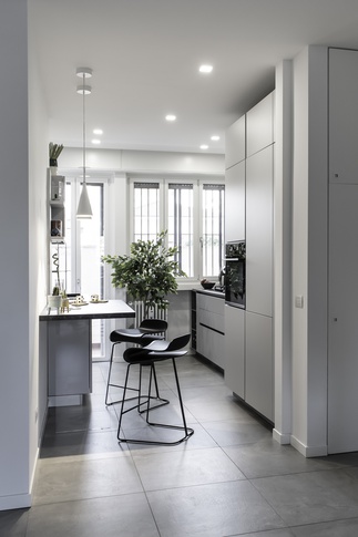 Cucina in stile contemporaneo di 9 di architetto Caterina Martini Cucina in stile contemporaneo di 9 di architetto Caterina Martini
