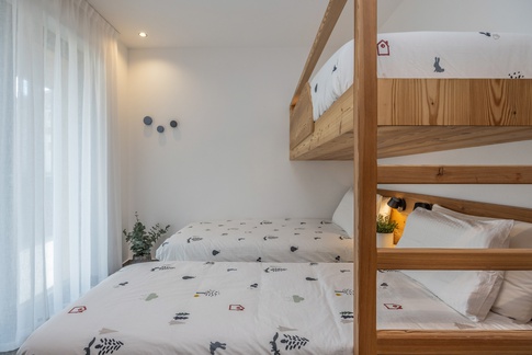 Cameretta Bambini in stile minimal di 18 di Arredamenti Andalo