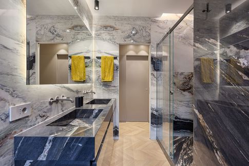 Bagno in stile moderno di 6 di Studio Zanobini