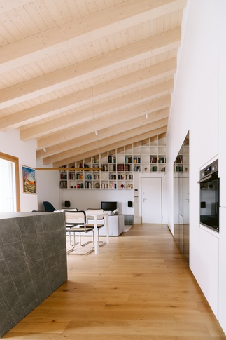 Open Space in stile moderno di 40 di Christian Tezza Architetto