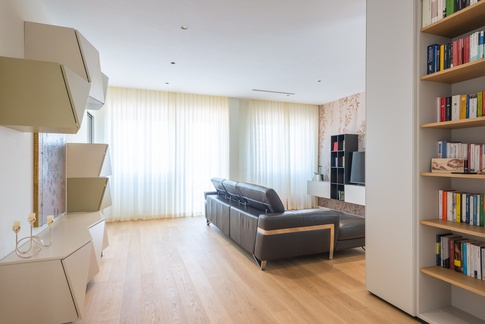 Soggiorno in stile contemporaneo di 45 di BB1 Architettura & Design