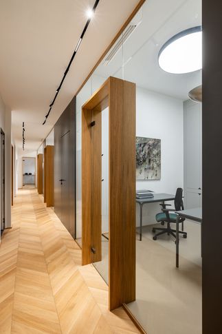 Ingresso in stile contemporaneo di 10 di Archifacturing - Sara Cimarelli & Giorgio Opolka architetti Ingresso in stile contemporaneo di 10 di Archifacturing - Sara Cimarelli & Giorgio Opolka architetti