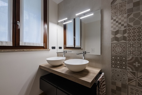 Bagno in stile contemporaneo di 6 di Annalisa Carli Architetto Bagno in stile contemporaneo di 6 di Annalisa Carli Architetto