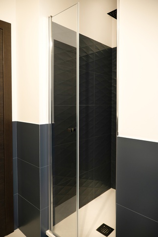 Bagno in stile contemporaneo di 4 di Chiara Brenca