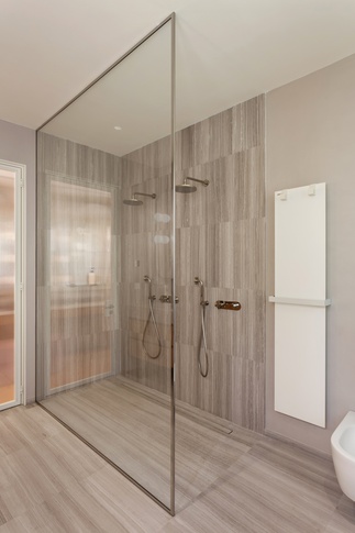Bagno in stile contemporaneo di 20 di NOMADE ARCHITETTURA