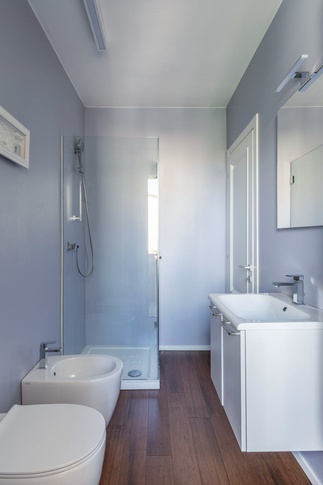 Bagno in stile contemporaneo di 20 di Rachele Biancalani Studio