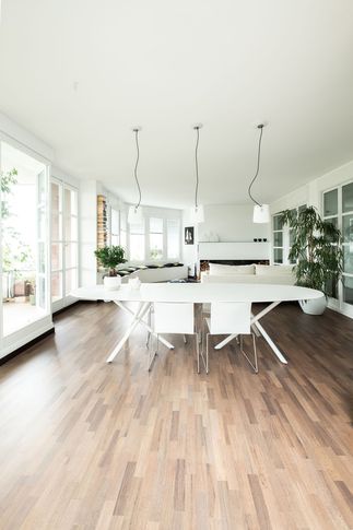 Veranda in stile moderno di 50 di Bossi Vigorito Building Interior