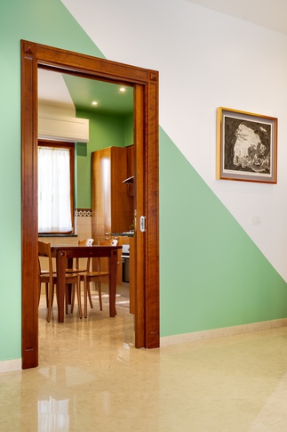 Soggiorno in stile contemporaneo di 30 di Re-Built Studio