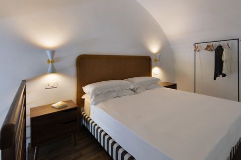 Camera da Letto in stile retrò di 20 di Coluccio architetti