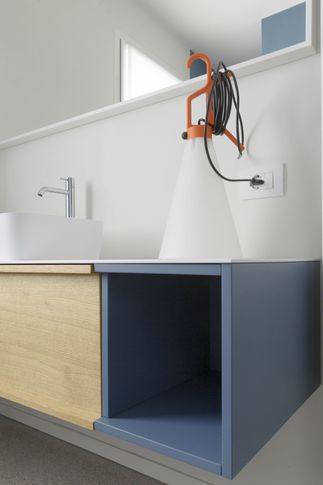 Bagno in stile contemporaneo di 7 di vianello gasparin progetti