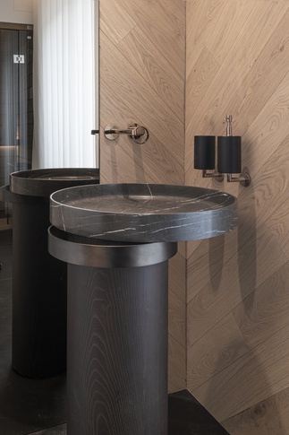 Bagno in stile contemporaneo di 8 di Francesco Cardano Interior Designer