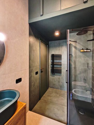 Bagno in stile contemporaneo di 6 di Rossana Alfieri Architetto Bagno in stile contemporaneo di 6 di Rossana Alfieri Architetto