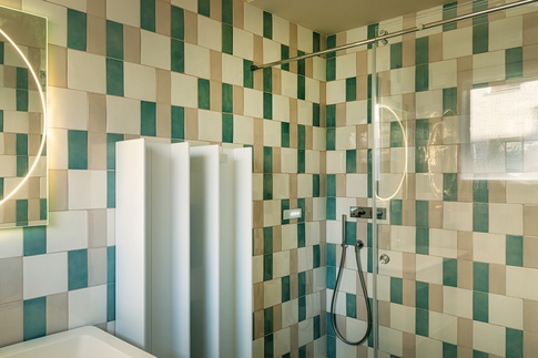 Bagno in stile eclettico di 12 di COLLETTIVO_INVƎRSO Bagno in stile eclettico di 12 di COLLETTIVO_INVƎRSO
