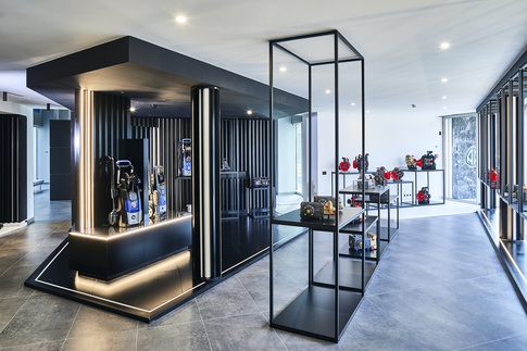Open Space in stile industriale di 3800 di COLLETTIVO_INVƎRSO