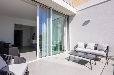 Terrazza in stile minimal di 10 di Noemi Manzella