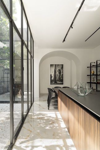 Open Space in stile contemporaneo di 450 di Studiounoarchitettura