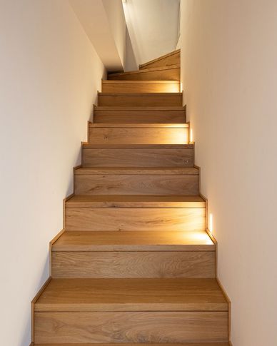 Scale in stile contemporaneo di 4 di Frame Farm - Architecture & Design
