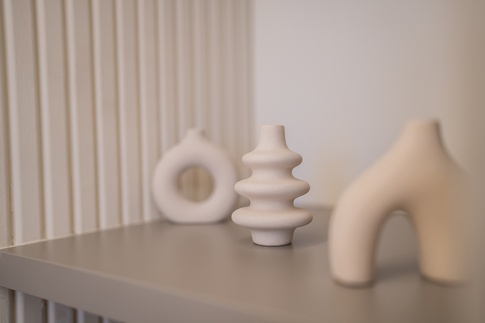 Camera da Letto in stile contemporaneo di 9 di FCInteriorDesignStudio |