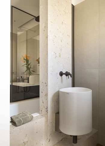 Bagno in stile contemporaneo di 6 di Michela Cordisco Studio